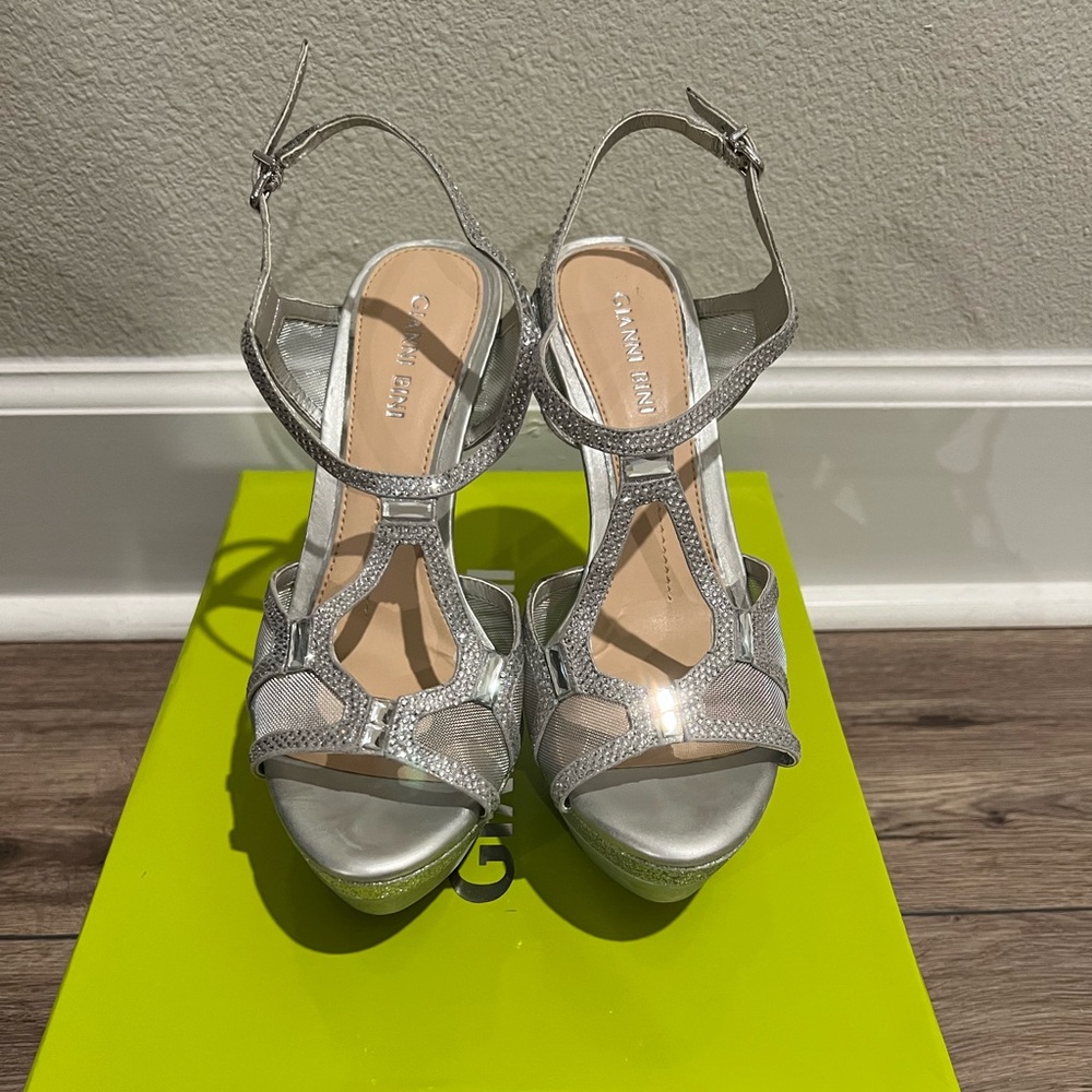 Gianni Bini Elicia silver size 6.5